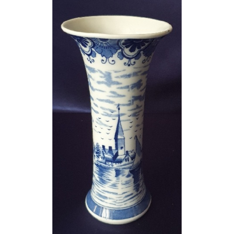 Delfts wit/blauw vaasje, gemerkt met blindmerk